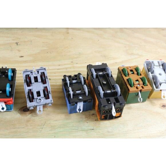 Thomas & Friends 2013 Gullane Timothy Motorized 13 Box Cars Trackmaster TOMY - Picture 9 of 9